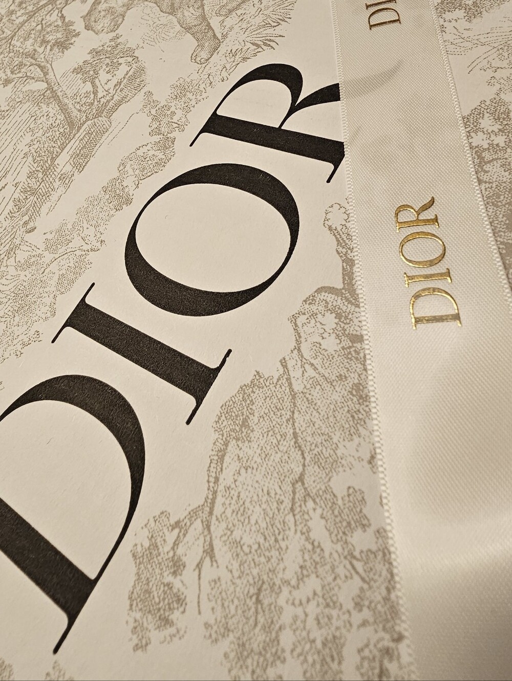 Dior White Ribbon with Gold Logo - Picture 2 of 8